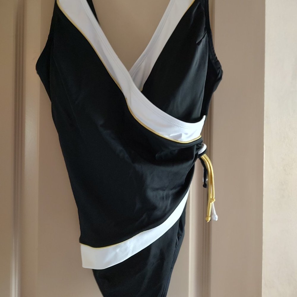 SLENDERIZER 1-PC BLACK W/WHITE TRIM BATHING SUIT (12)